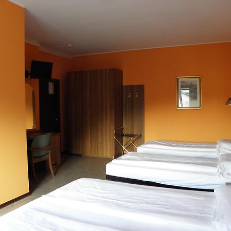 טיראנו Hotel Corona חדר תמונה