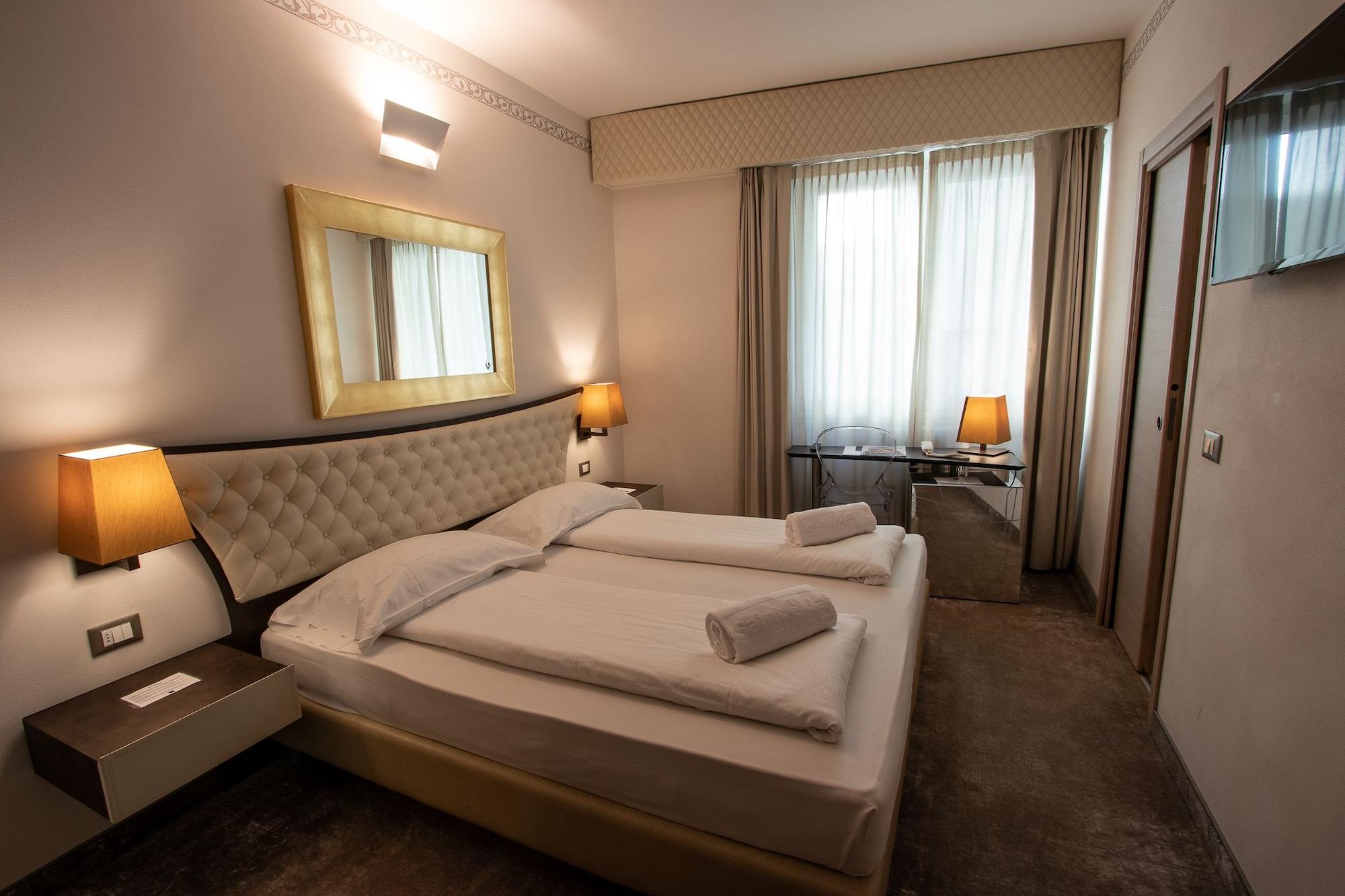 טיראנו Hotel Corona מראה חיצוני תמונה