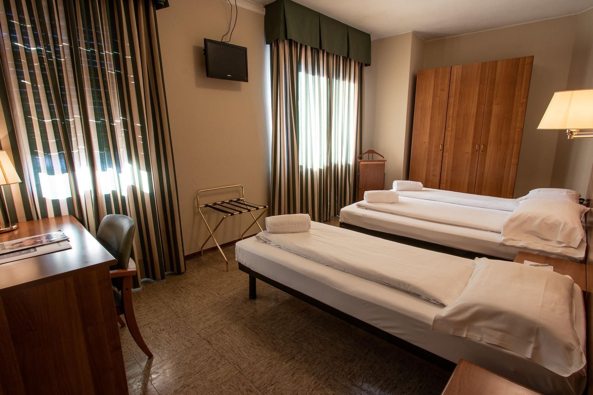 טיראנו Hotel Corona מראה חיצוני תמונה