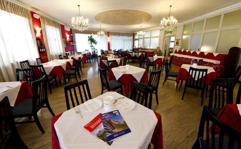 טיראנו Hotel Corona מראה חיצוני תמונה