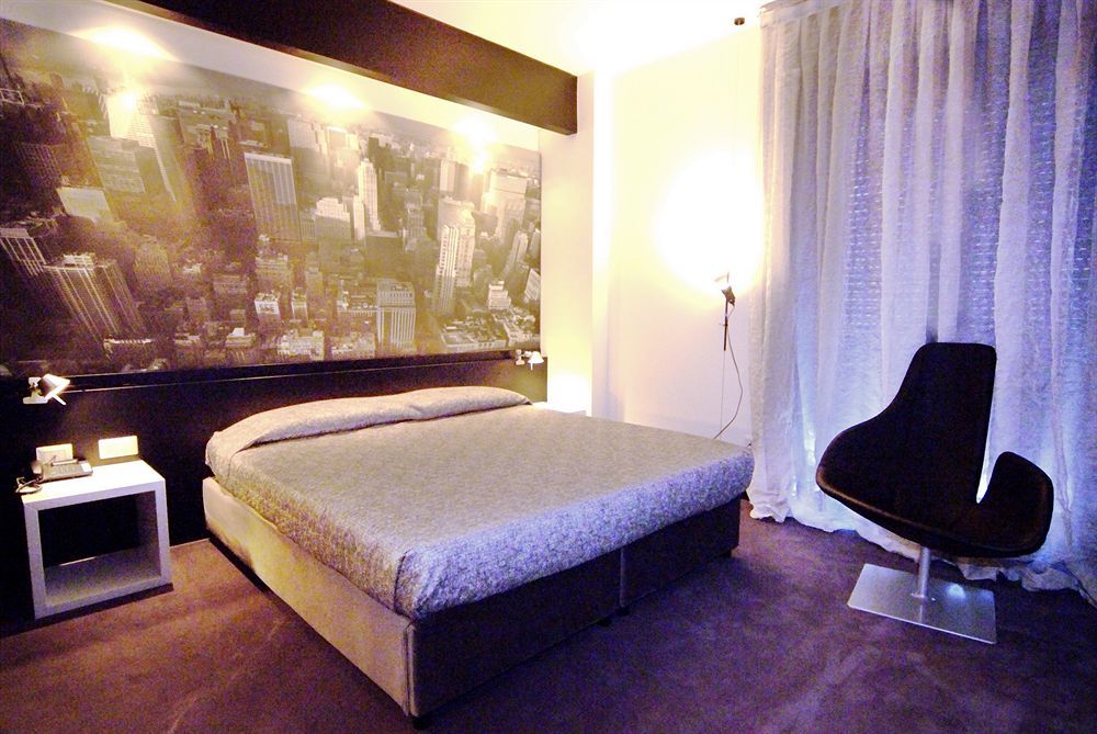 טיראנו Hotel Corona מראה חיצוני תמונה