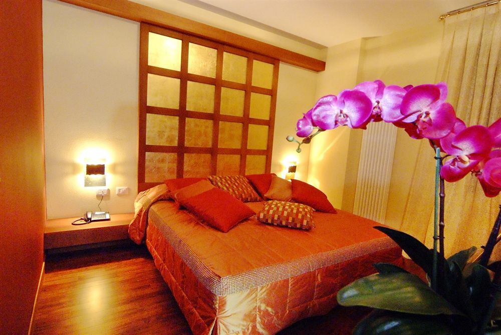 טיראנו Hotel Corona מראה חיצוני תמונה