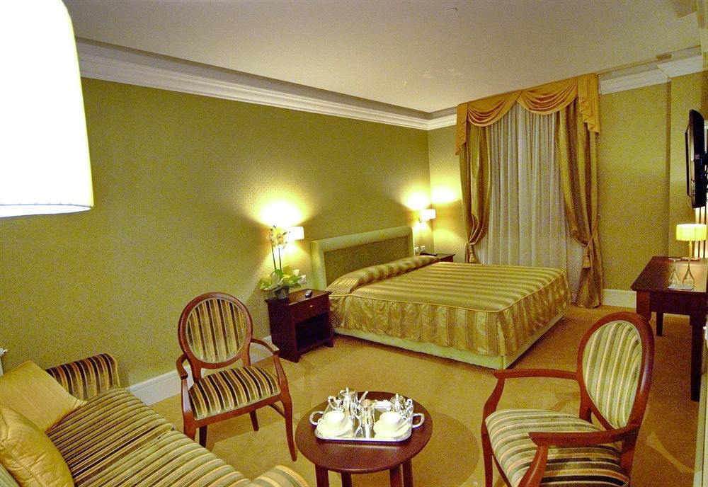 טיראנו Hotel Corona מראה חיצוני תמונה