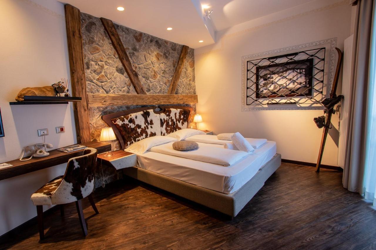 טיראנו Hotel Corona מראה חיצוני תמונה