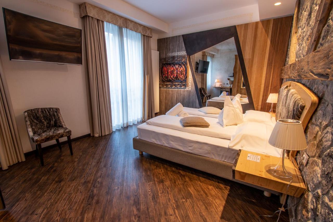 טיראנו Hotel Corona מראה חיצוני תמונה